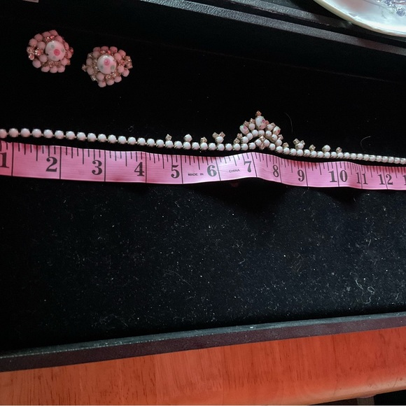 Vintage Milk Glass Necklace & Earrings - Picture 3 of 5